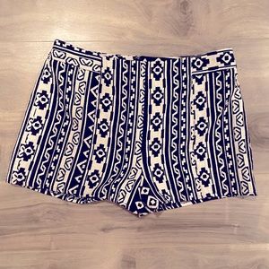 FOREVER 21 BLACK AND WHITE SHORT SIZE LARGE